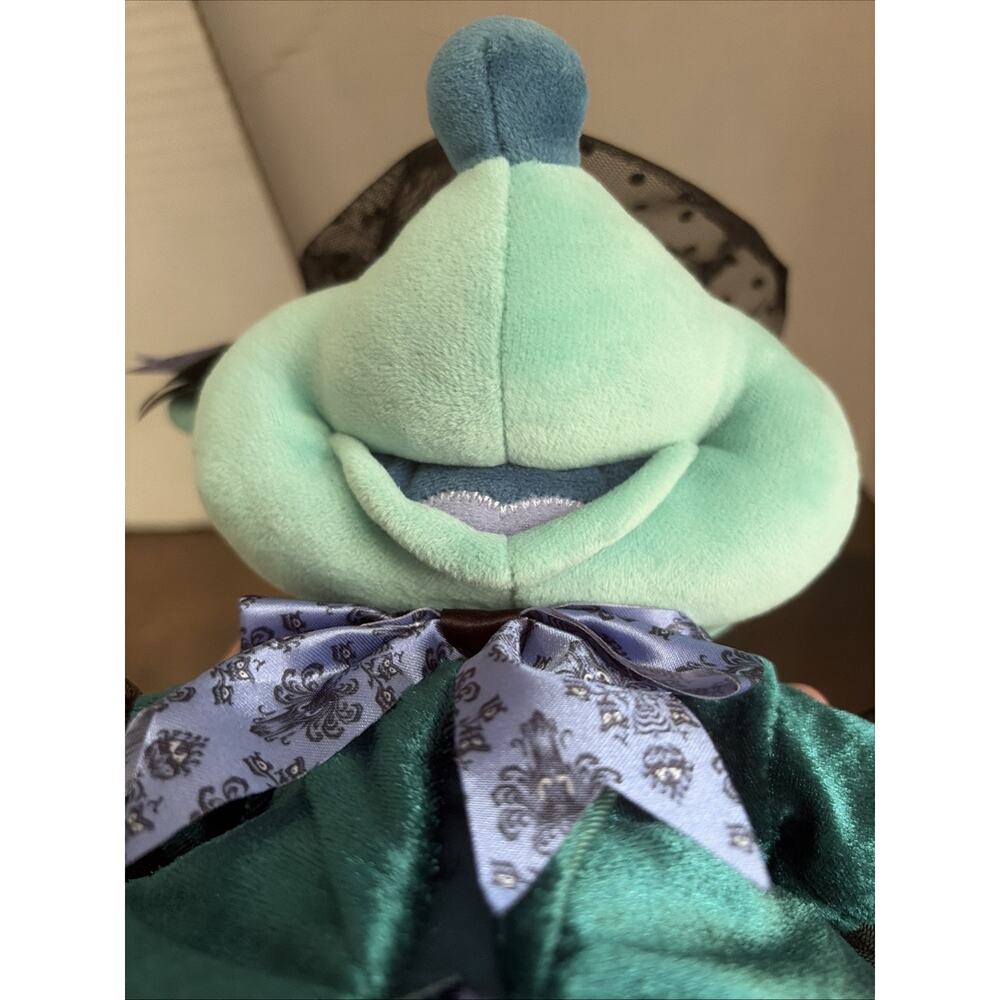 Minnie Mouse Main Attraction Haunted Mansion Plush 10/12 2020 w/ Tags - Picture 12 of 16